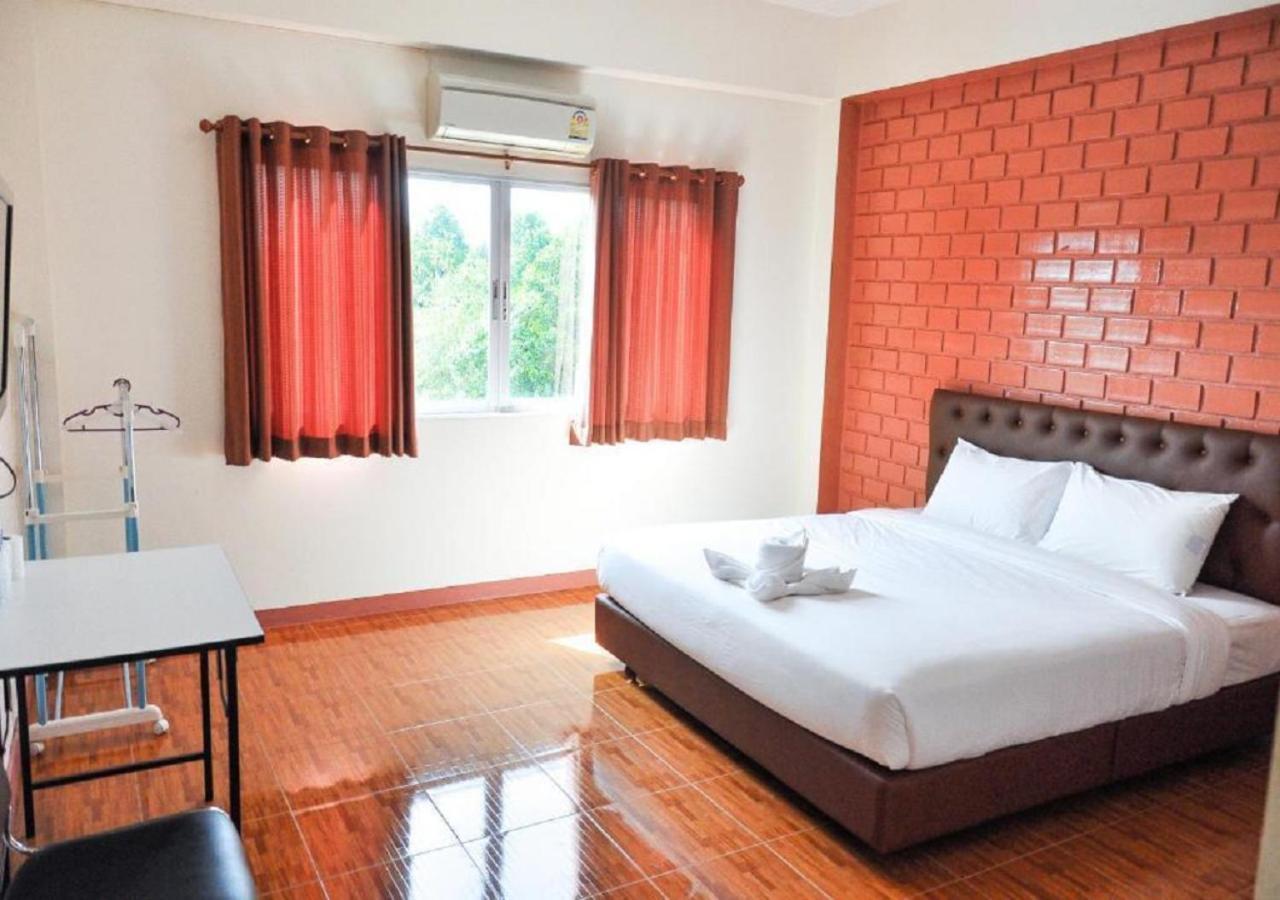 Bussarakam Place Hotel Chanthaburi Exteriör bild