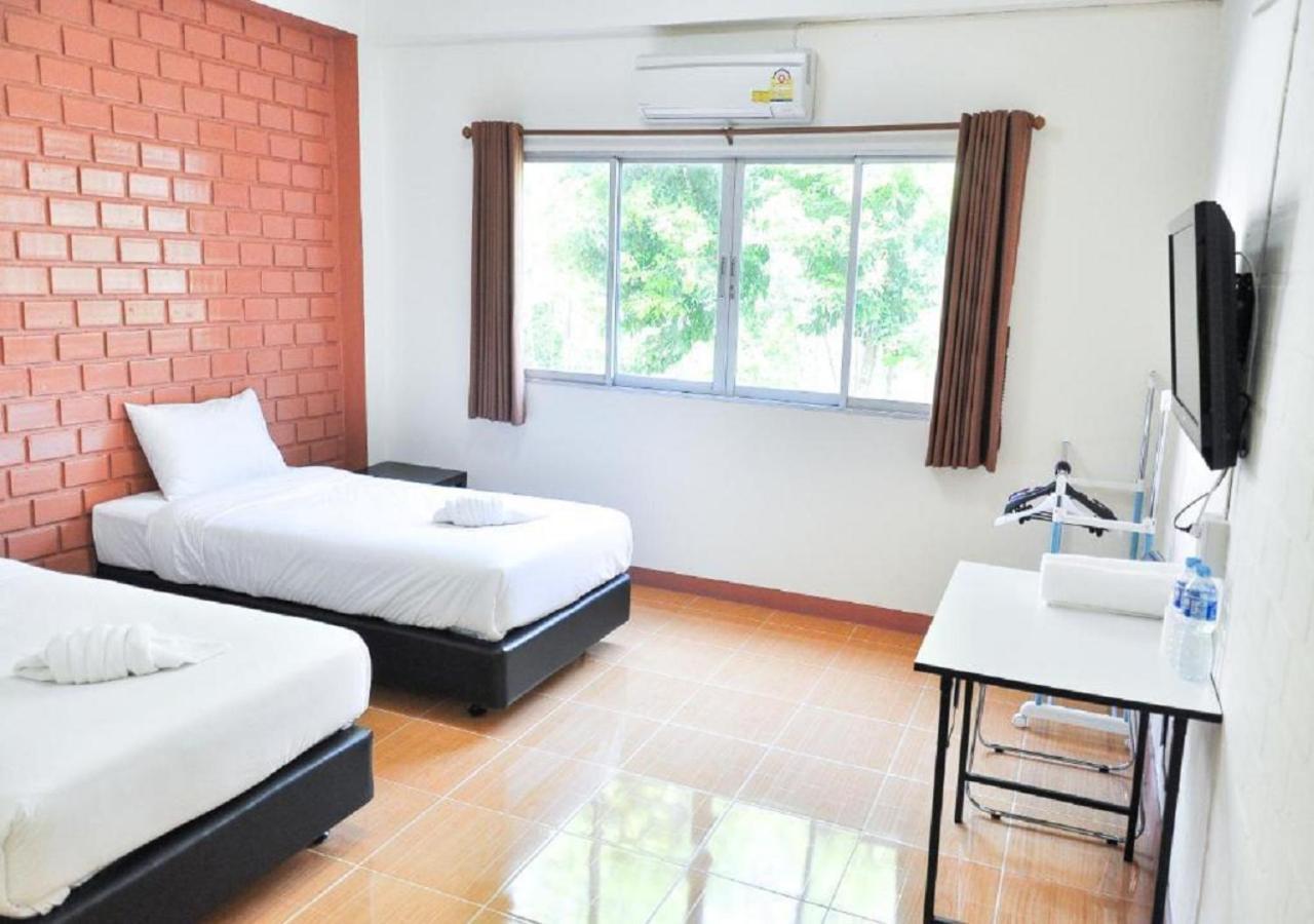 Bussarakam Place Hotel Chanthaburi Exteriör bild