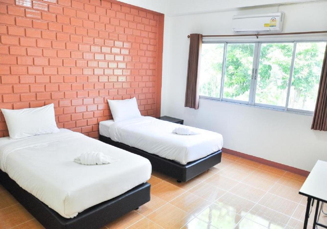 Bussarakam Place Hotel Chanthaburi Exteriör bild