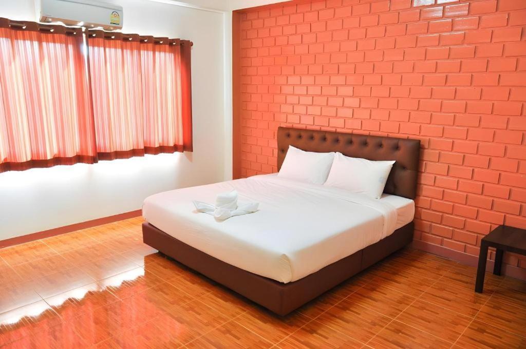 Bussarakam Place Hotel Chanthaburi Exteriör bild