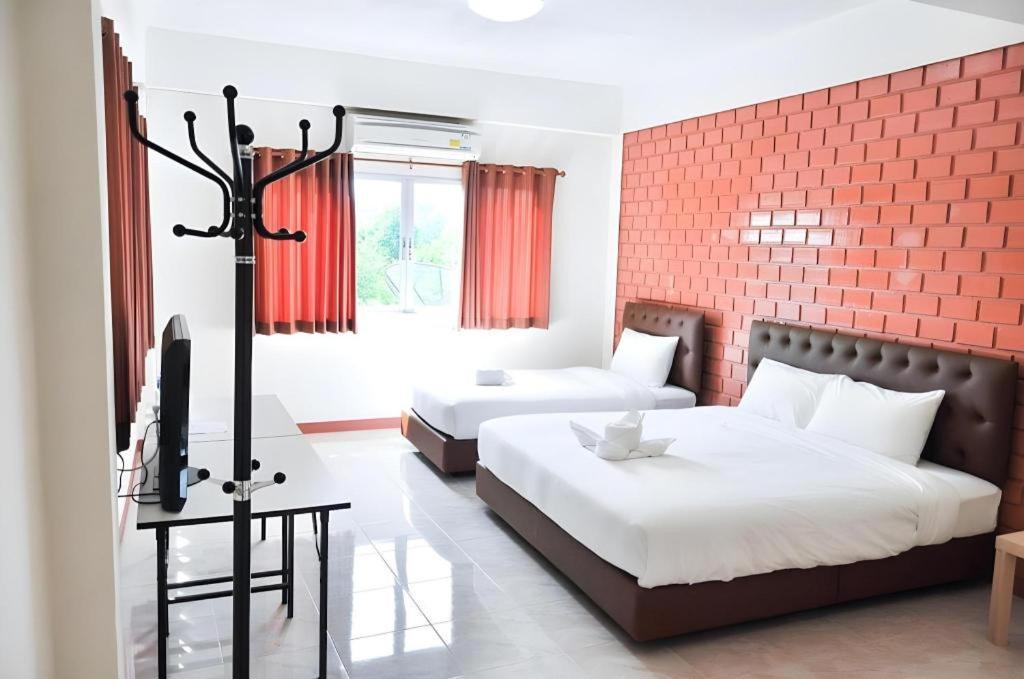 Bussarakam Place Hotel Chanthaburi Exteriör bild
