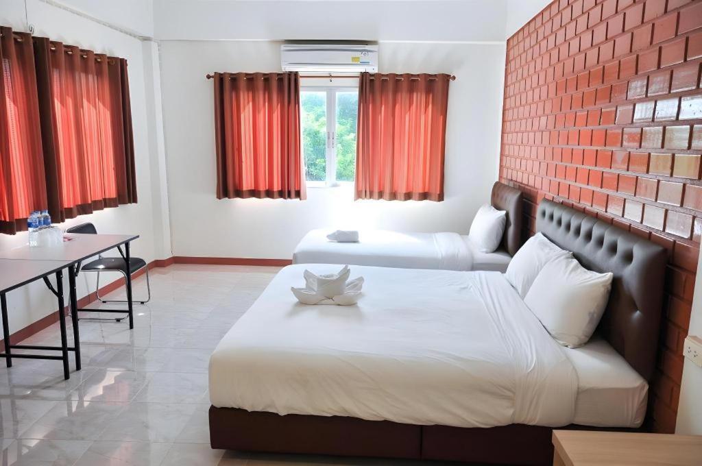 Bussarakam Place Hotel Chanthaburi Exteriör bild