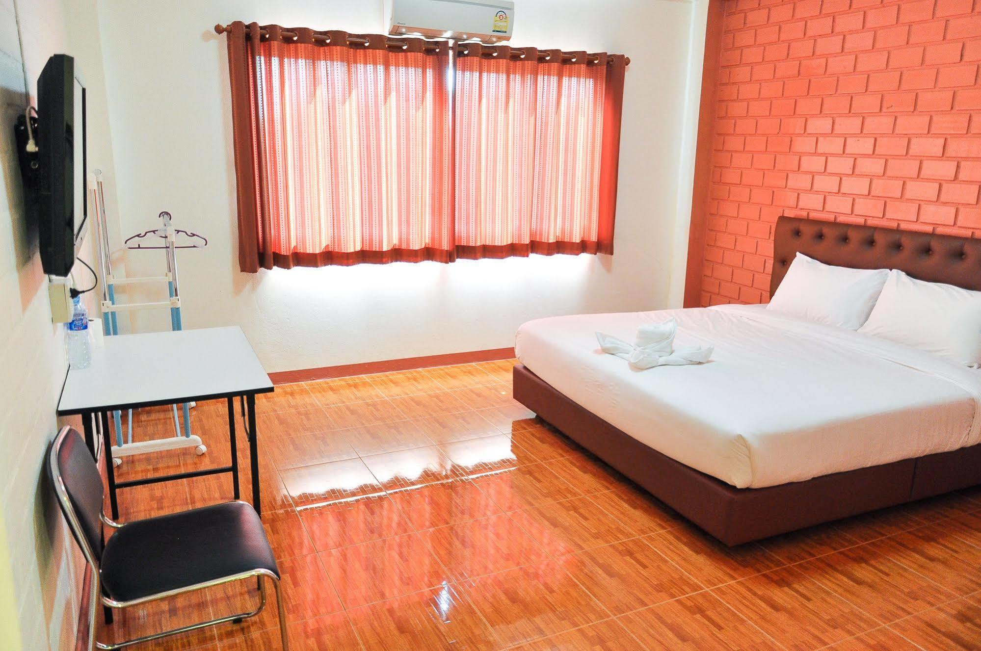 Bussarakam Place Hotel Chanthaburi Exteriör bild