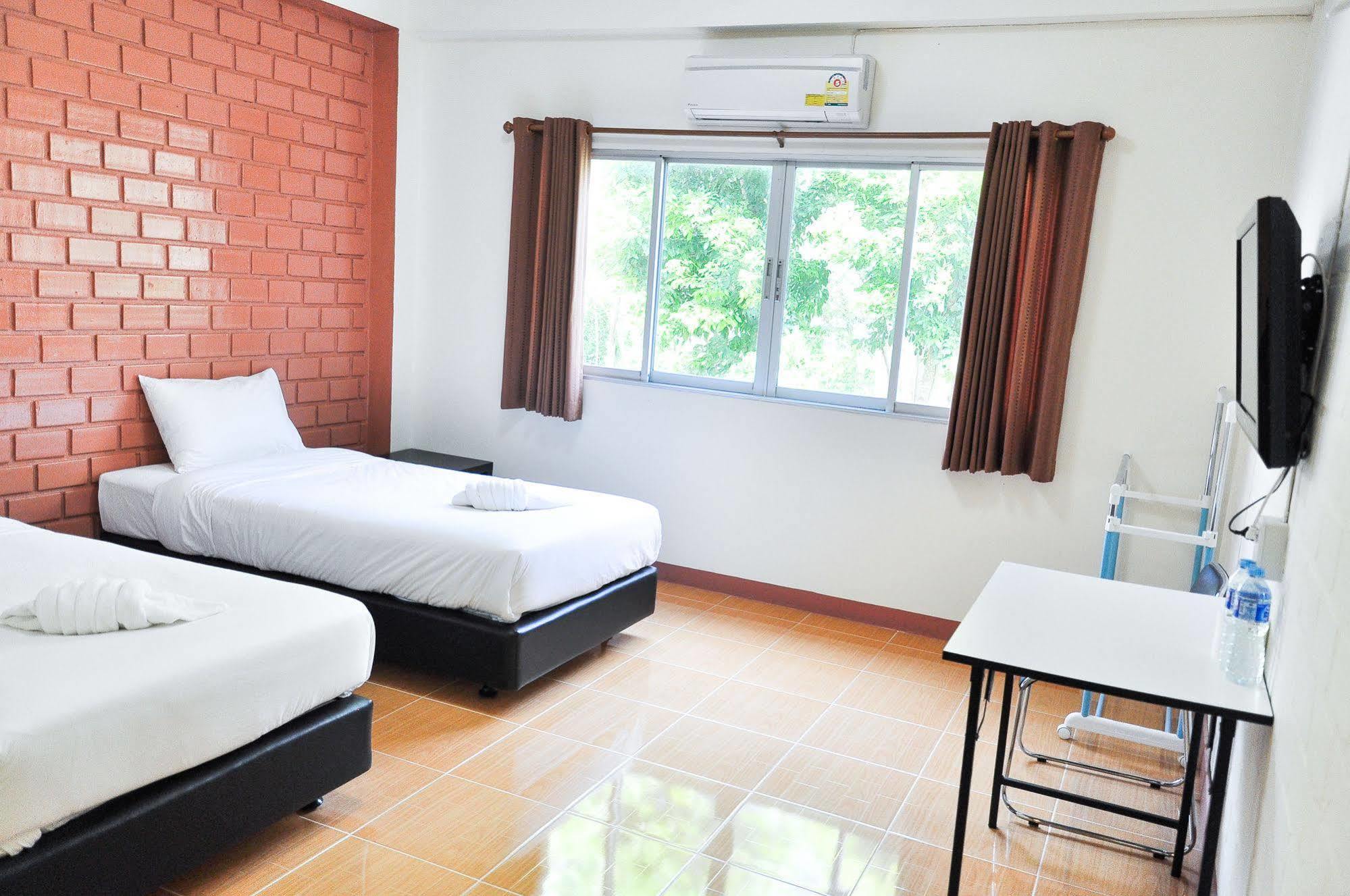 Bussarakam Place Hotel Chanthaburi Exteriör bild